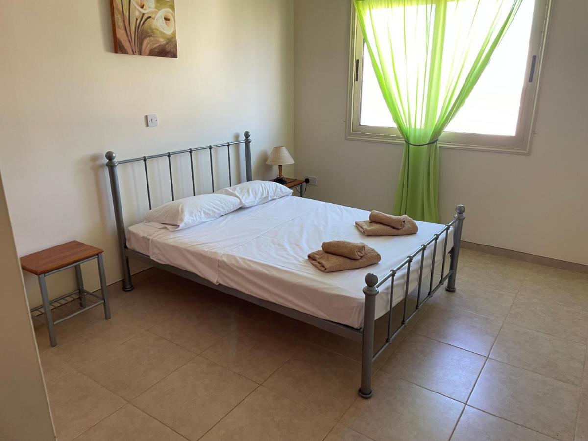 Kings Resort 1 Bedroom Apartment Пафос Екстер'єр фото