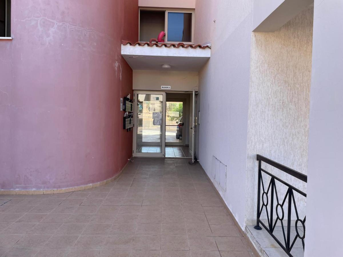 Kings Resort 1 Bedroom Apartment Пафос Екстер'єр фото